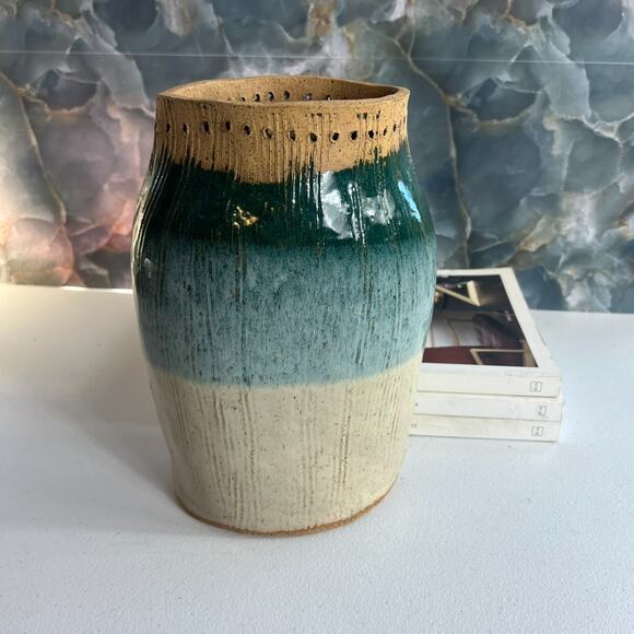 Studio Art Pottery Vase 10" Blue Gradient Tones Handmade & Signed - Picture 9 of 10